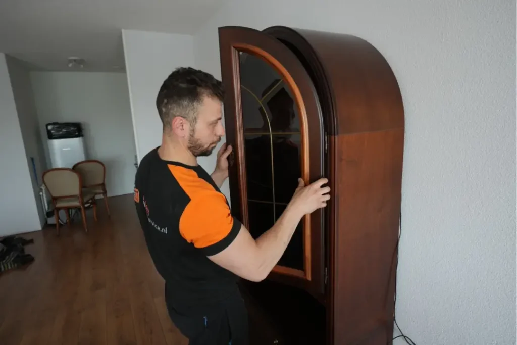 antieke kast verhuizen