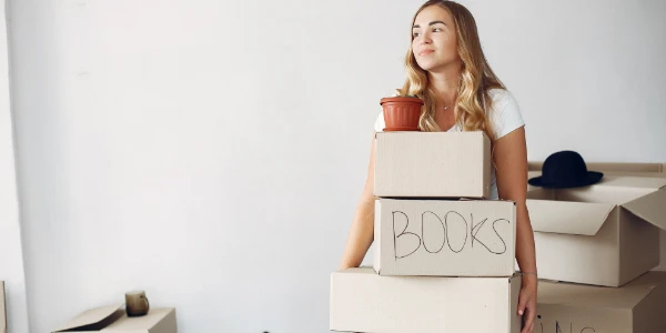 Studentenkamer inpakken voor verhuizing